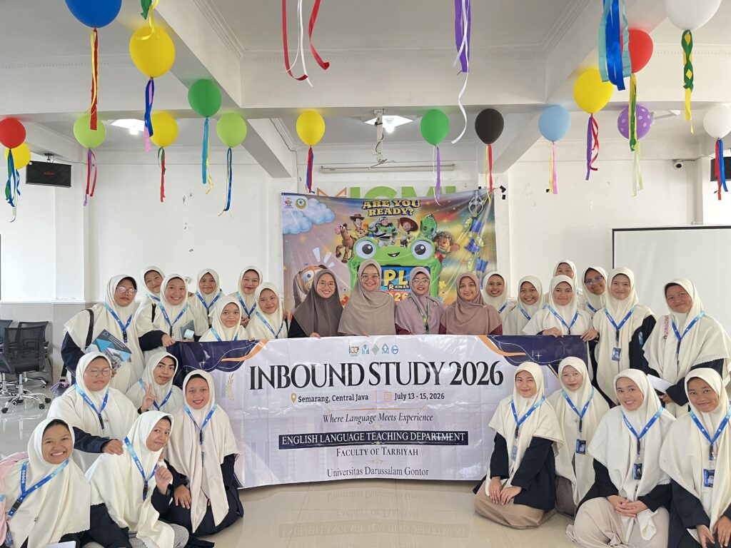 Mahasiswi TBI UNIDA Gontor mengikuti Studi Pengayaan Lapangan di Semarang
