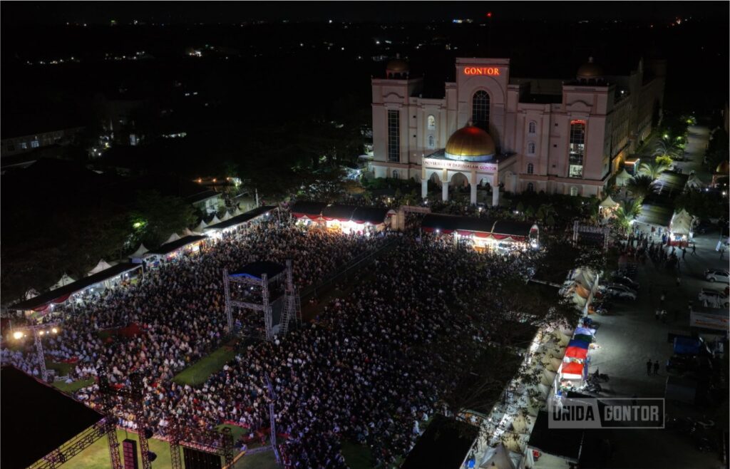 Tabligh Akbar Milad ke-63 UNIDA Gontor dihadiri ribuan jamaah di lapangan Gedung Terpadu UNIDA Gontor