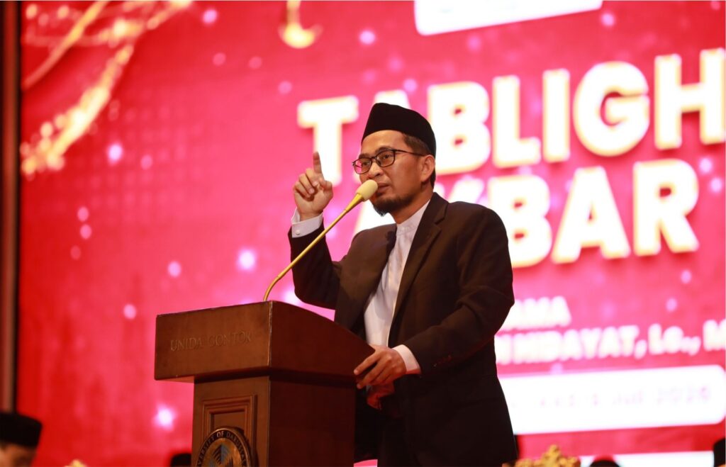 Tabligh Akbar UNIDA Gontor bersama Ustadz Adi Hidayat dalam rangka Milad ke-63 dan 100 Tahun Gontor.