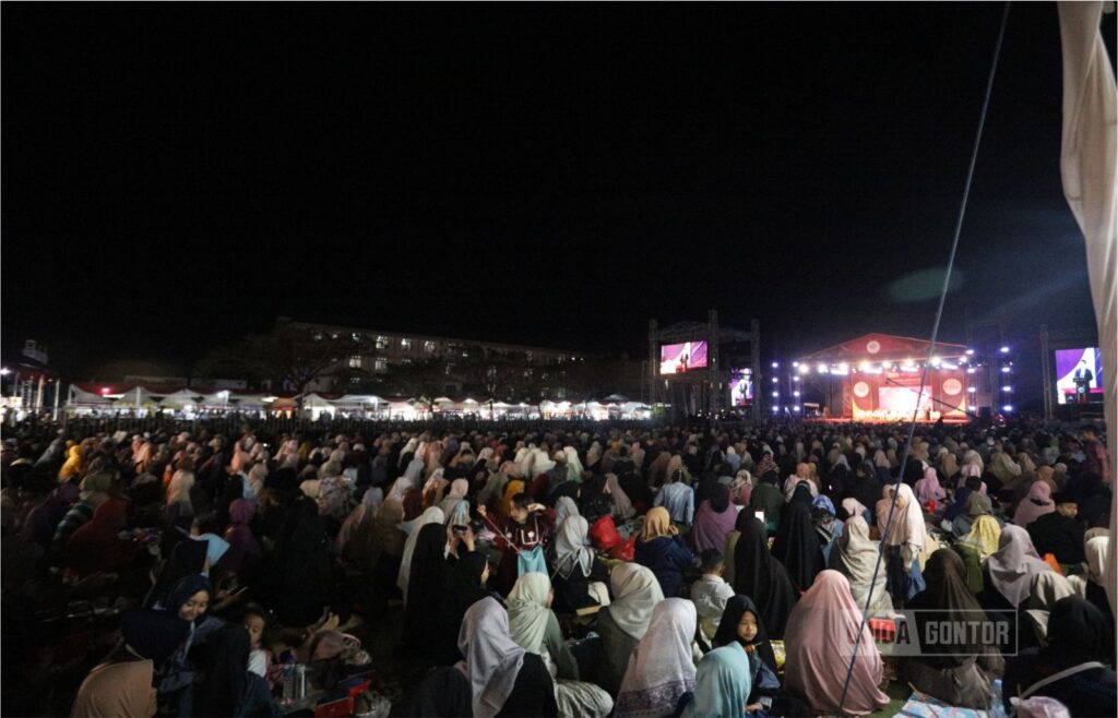 Tabligh Akbar UNIDA Gontor bersama Ustadz Adi Hidayat dalam rangka Milad ke-63 dan 100 Tahun Gontor.