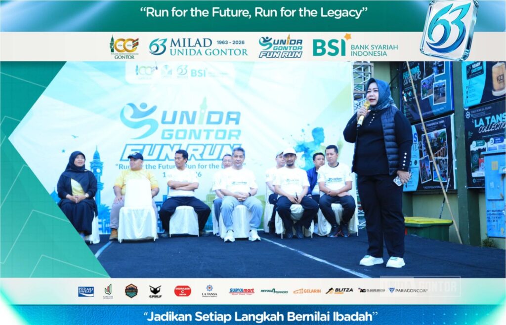 Peserta UNIDA Gontor Fun Run 2026 mengikuti pelepasan start dalam rangka Milad ke-63 Universitas Darussalam Gontor.
