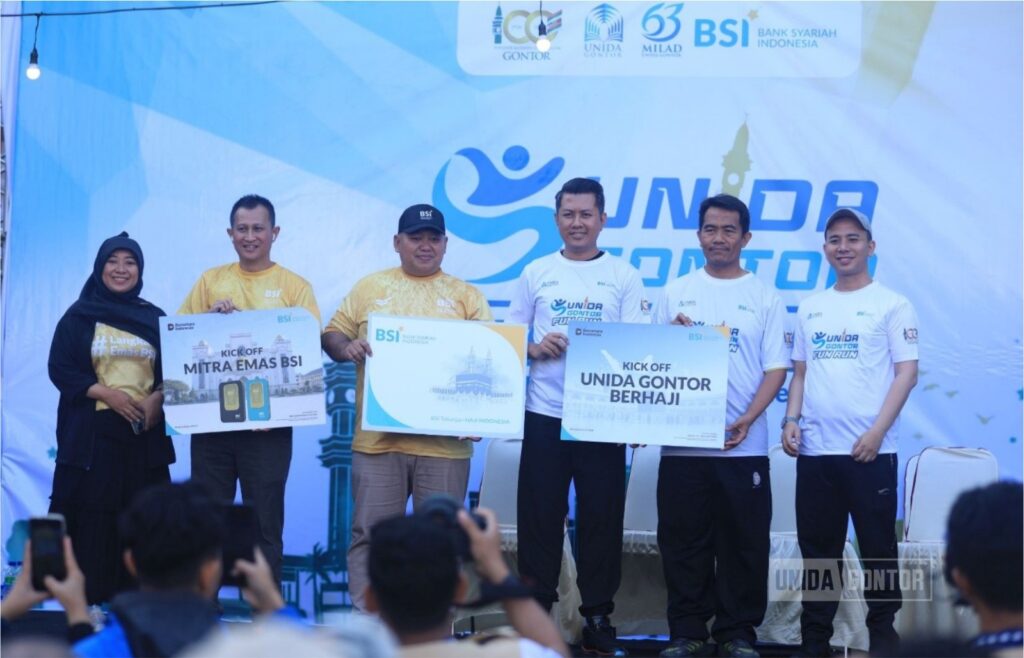 Peserta UNIDA Gontor Fun Run 2026 mengikuti pelepasan start dalam rangka Milad ke-63 Universitas Darussalam Gontor.