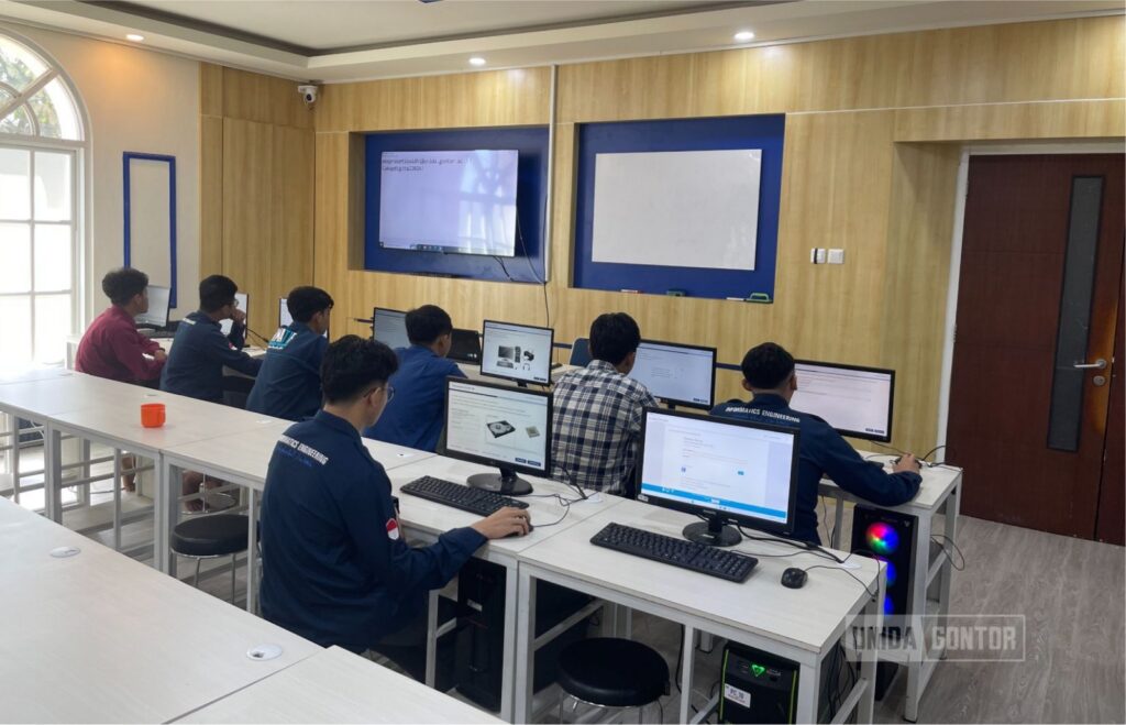 Peserta mengikuti Ujian Sertifikasi IC3 Digital Literacy di Laboratorium Teknik Informatika Fakultas Sains dan Teknologi UNIDA Gontor.