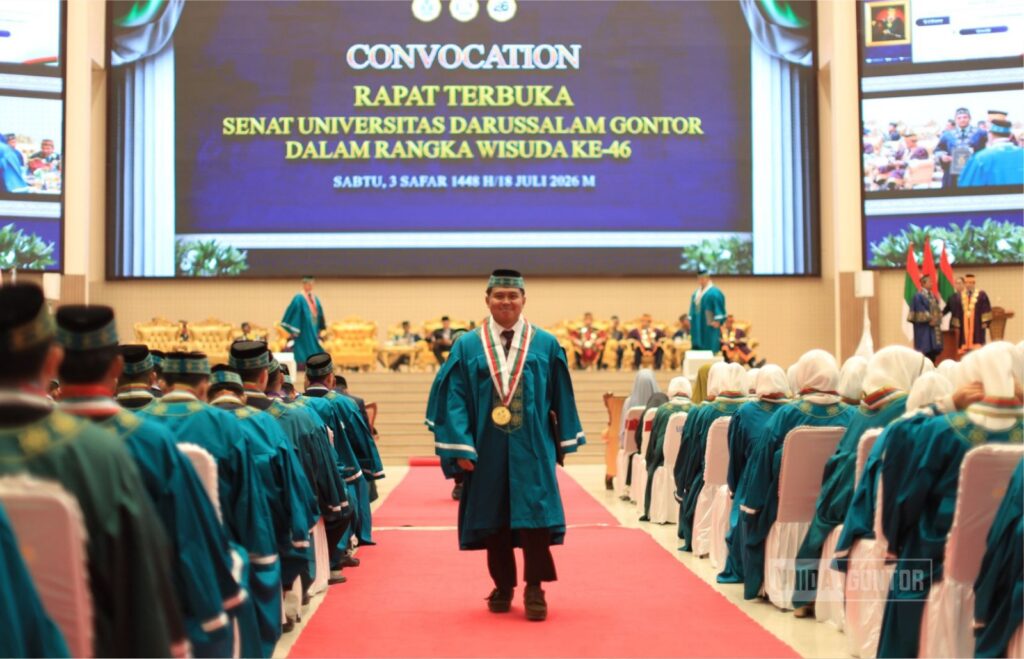 Wisuda ke-46 UNIDA Gontor Kukuhkan Lulusan Berilmu dan Berjiwa Pengabdian