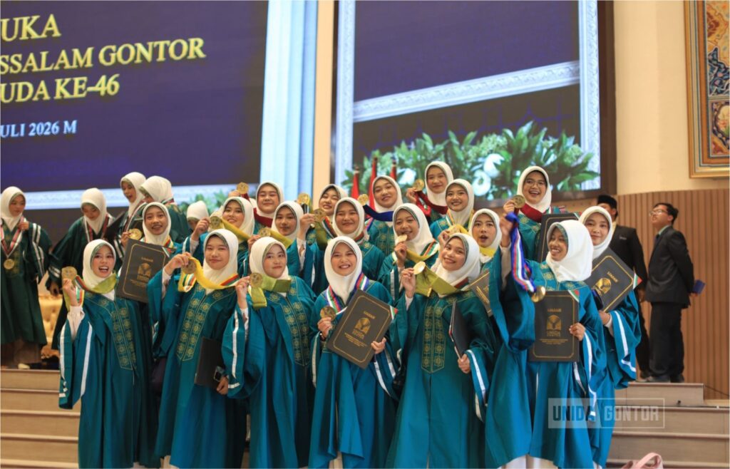 Wisuda ke-46 UNIDA Gontor mengukuhkan lulusan dengan semangat pengabdian