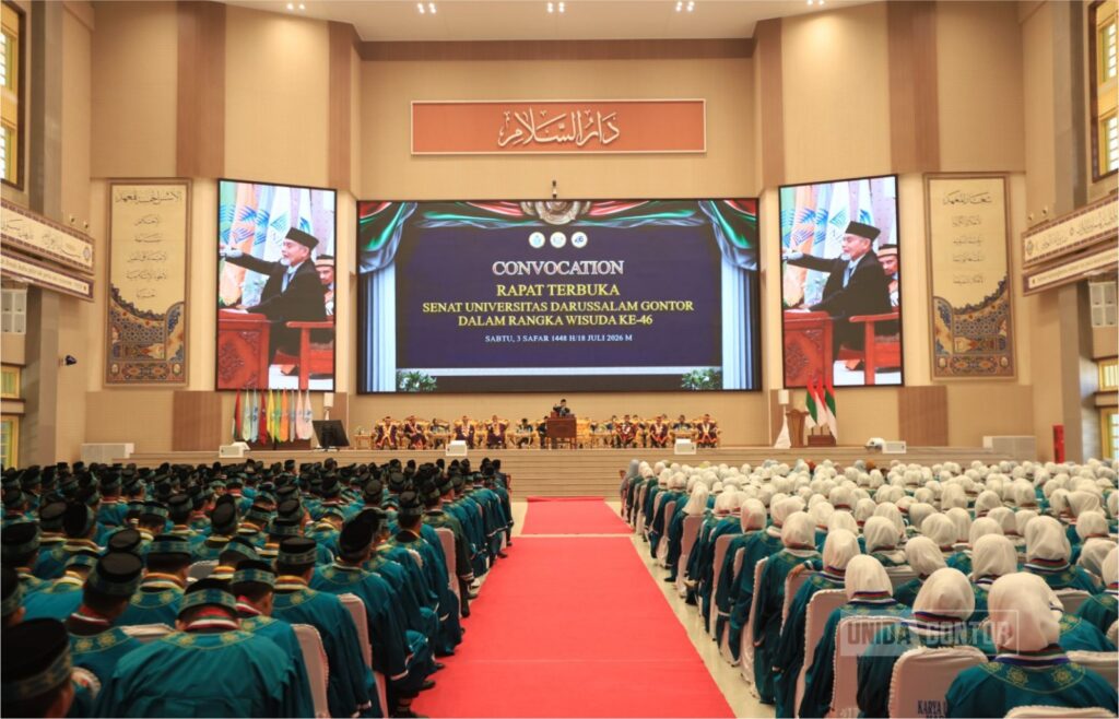 Wisuda ke-46 UNIDA Gontor mengukuhkan 1.203 wisudawan di Balai Pertemuan Pondok Modern Darussalam Gontor