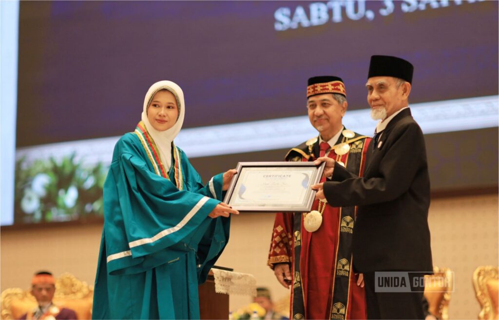 Wisuda ke-46 UNIDA Gontor mengukuhkan 1.203 wisudawan di Balai Pertemuan Pondok Modern Darussalam Gontor