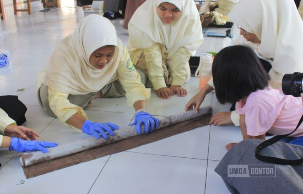 Kuliah Pakar Agroteknologi UNIDA Gontor tentang Steamed Ecoprint