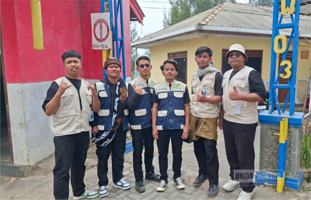 Enam Mahasiswa UNIDA Gontor Mengenal Budaya Tengger melalui Pembukaan Yadnya Karo Prangkulon