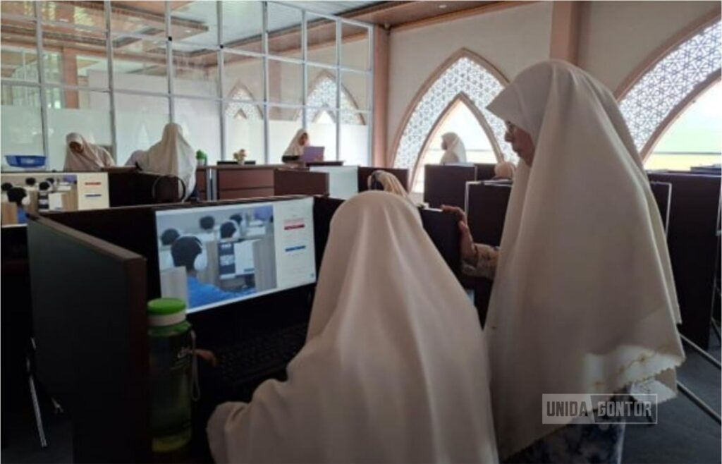 Mahasiswi Fakultas Bahasa Arab UNISSA mengikuti program latihan industri di UNIDA Gontor