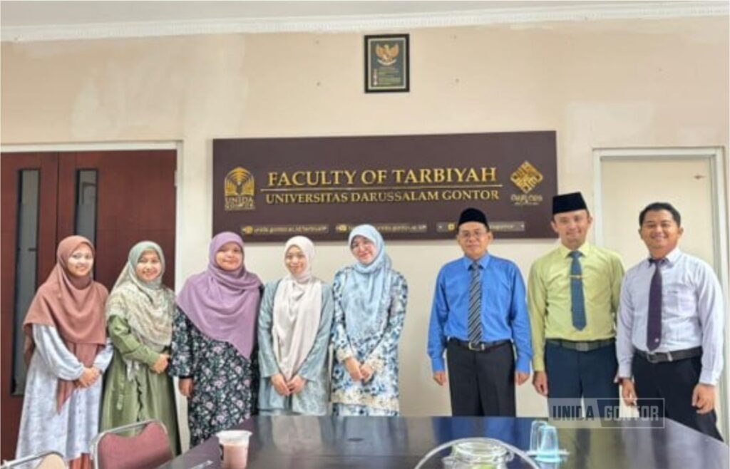 Mahasiswi Fakultas Bahasa Arab UNISSA mengikuti program latihan industri di UNIDA Gontor