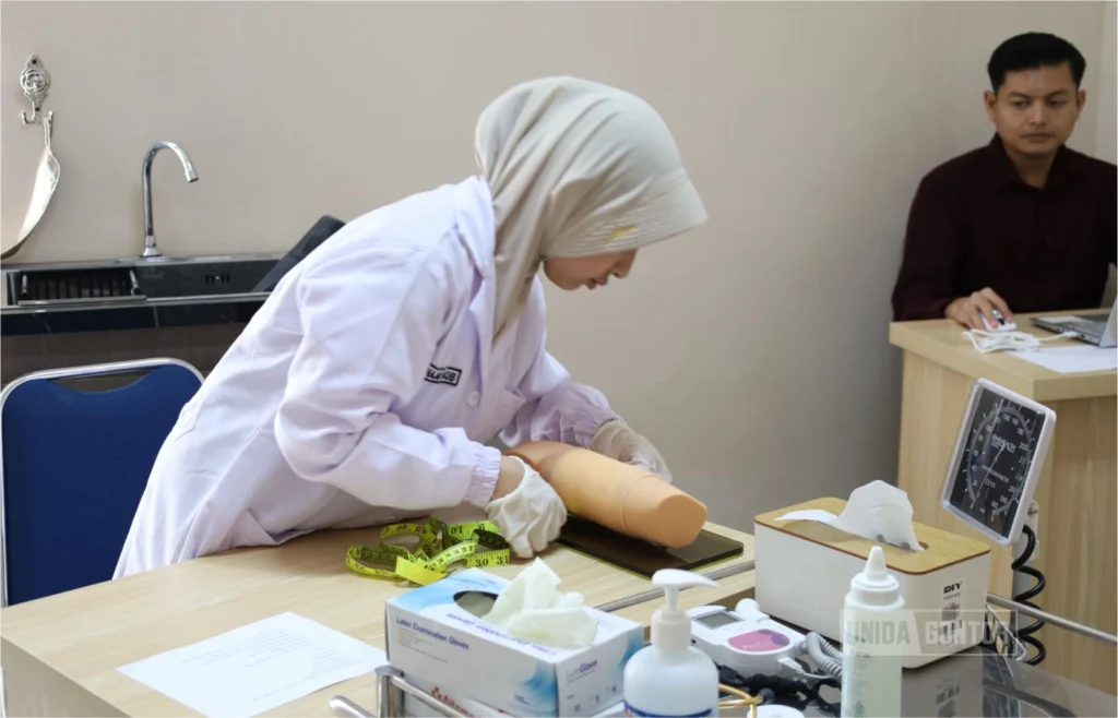 Ujian OSCE mahasiswa Semester 4 Fakultas Kedokteran UNIDA Gontor