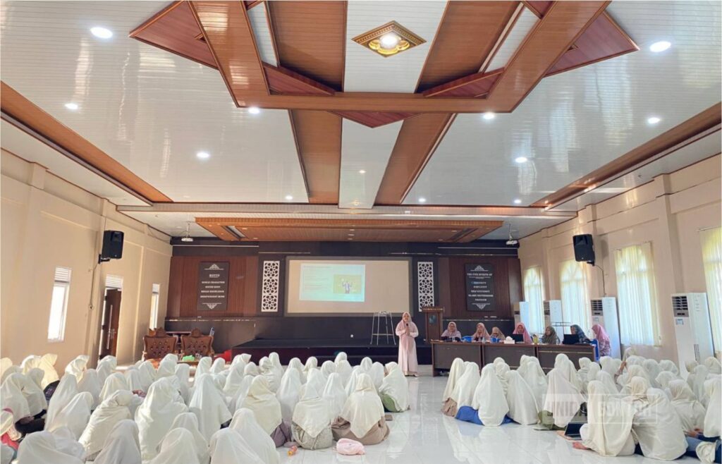 Academic Briefing Mahasiswi Farmasi UNIDA Gontor