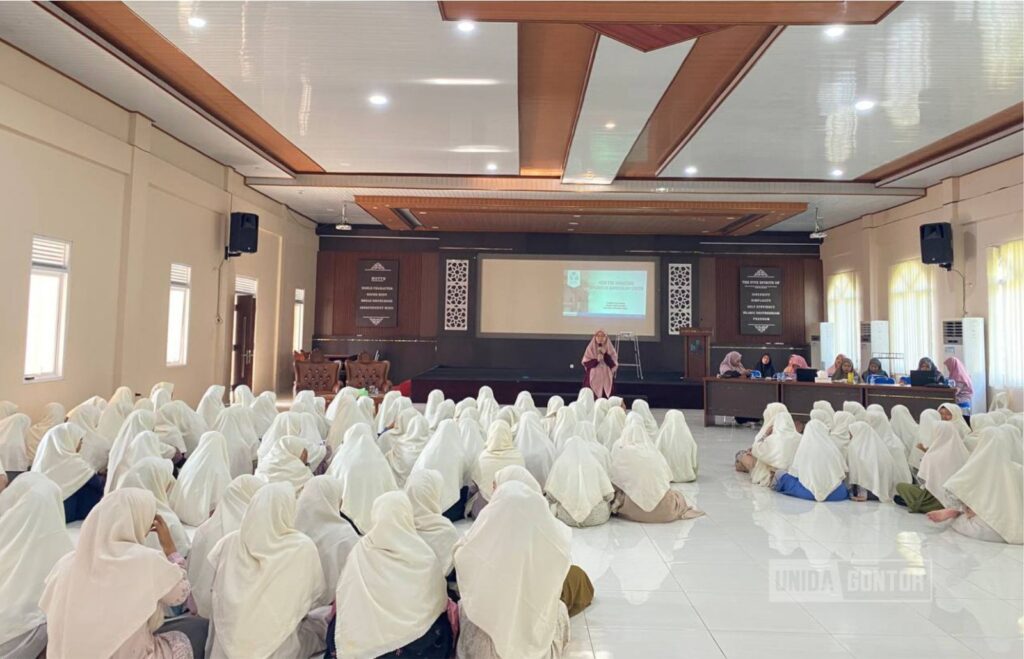 Academic Briefing Mahasiswi Farmasi UNIDA Gontor