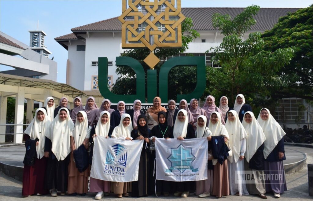 Delegasi UNIDA Gontor meraih Juara I Taqdimu-l-Qisshah
