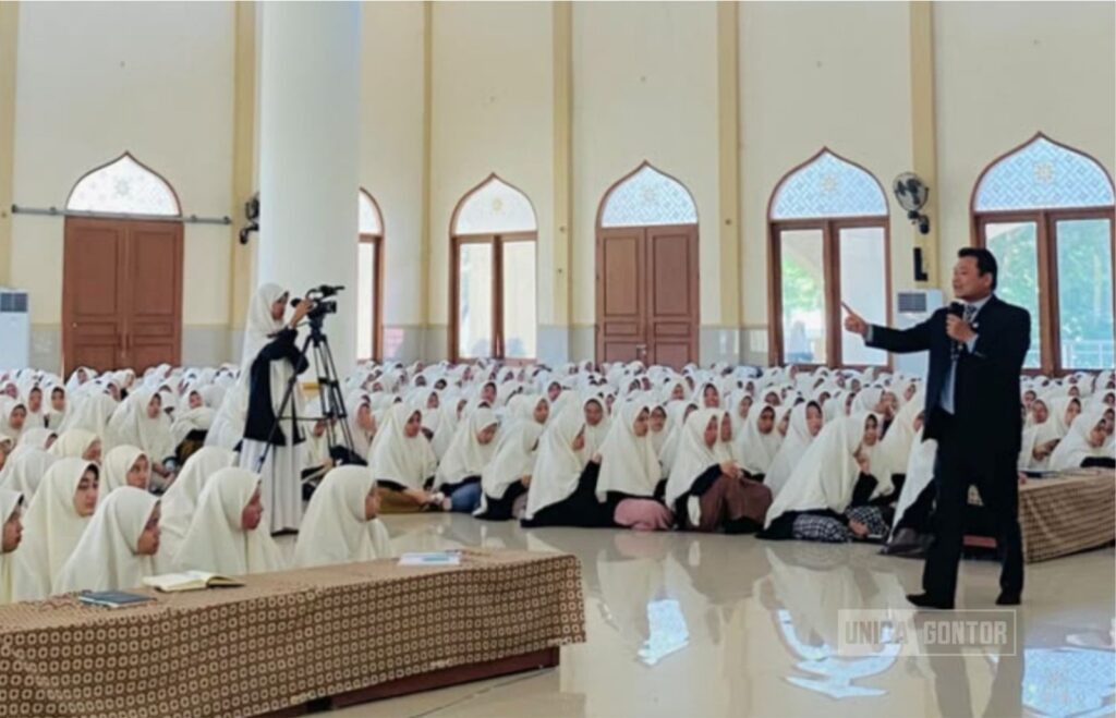 Kuliah Umum UNIDA Gontor Kelas C Bahas Pendidikan Holistik dan Pembentukan Pribadi