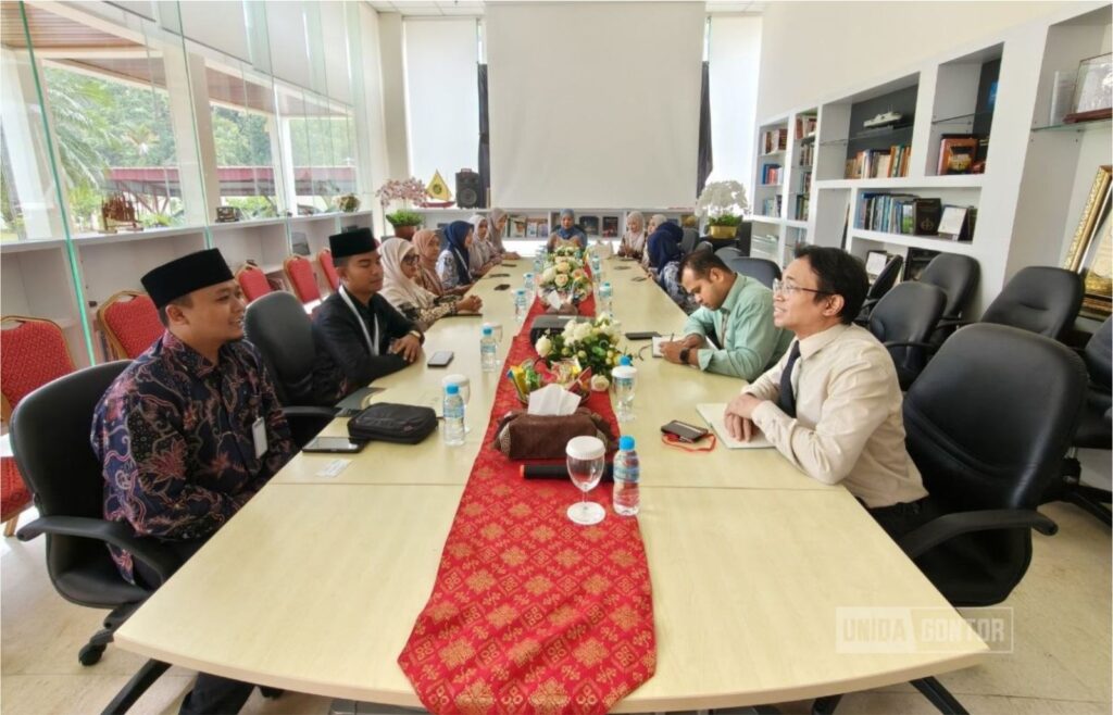 Delegasi Student Exchange UNIDA Gontor mengunjungi KBRI Bandar Seri Begawan