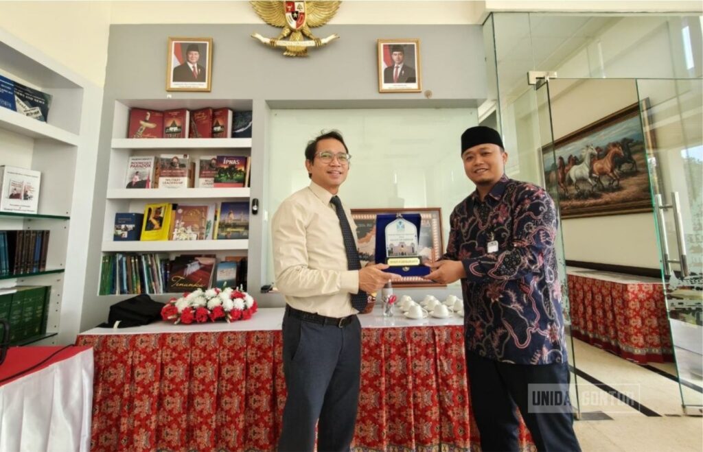 Delegasi Student Exchange UNIDA Gontor mengunjungi KBRI Bandar Seri Begawan