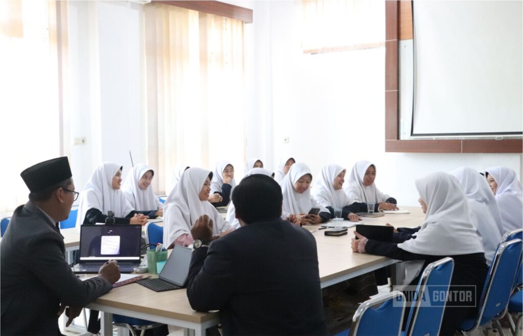 Pembukaan semester genap dan kuliah umum perdana Pascasarjana UNIDA Gontor Kelas C
