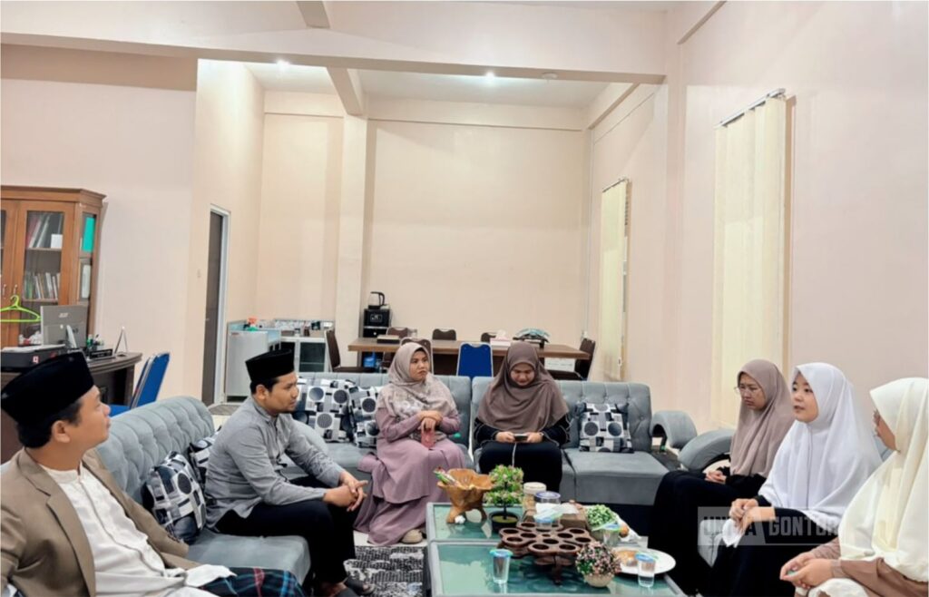 Penyambutan mahasiswi China dan peserta SME UNISSA di UNIDA Gontor