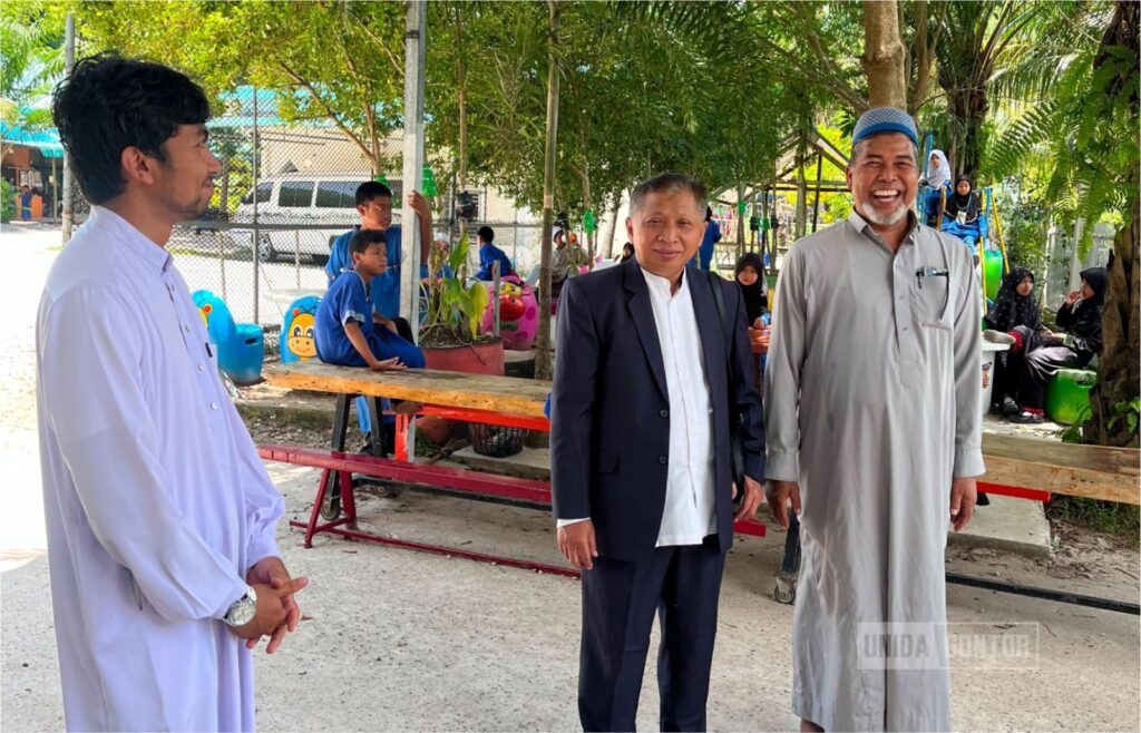 Tim E-Holistik UNIDA Gontor melaksanakan PkM pendidikan Islam di Songkhla Thailand