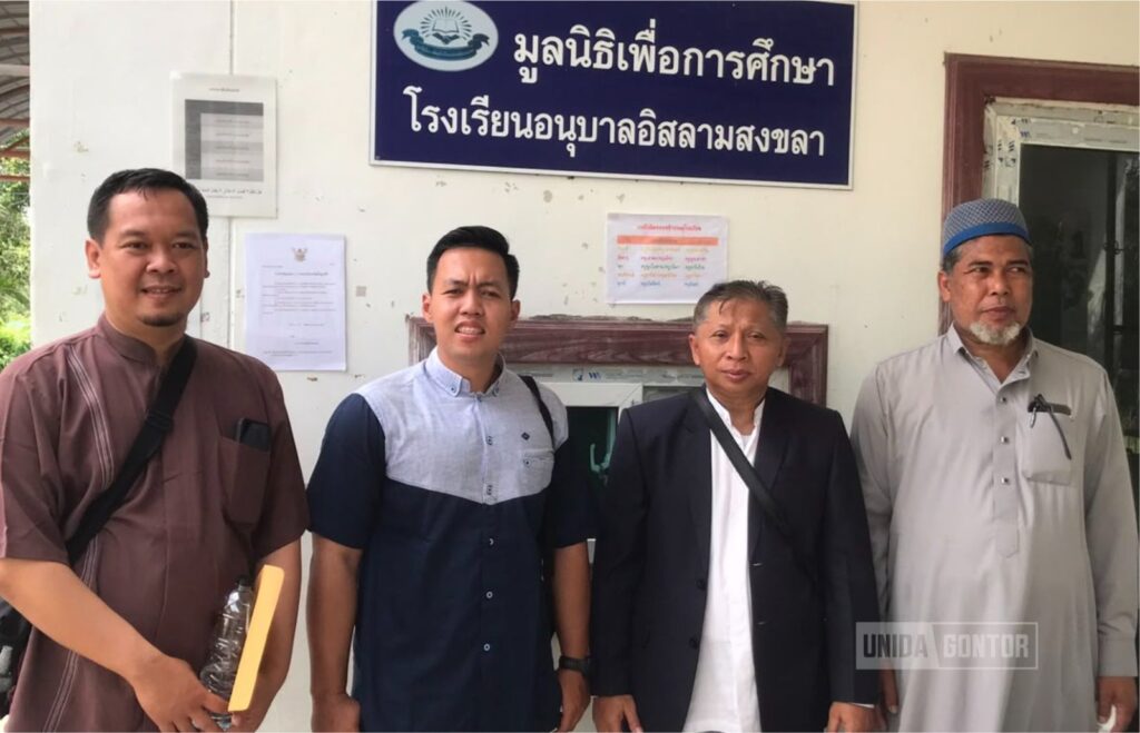 Tim E-Holistik UNIDA Gontor Perkuat Pendidikan Islam melalui PkM di Songkhla, Thailand