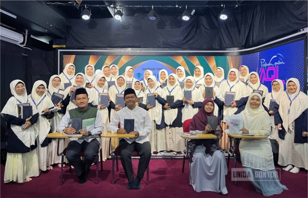 Mahasiswa Prodi IQT UNIDA Gontor mengikuti kunjungan akademik di AQL Islamic Center