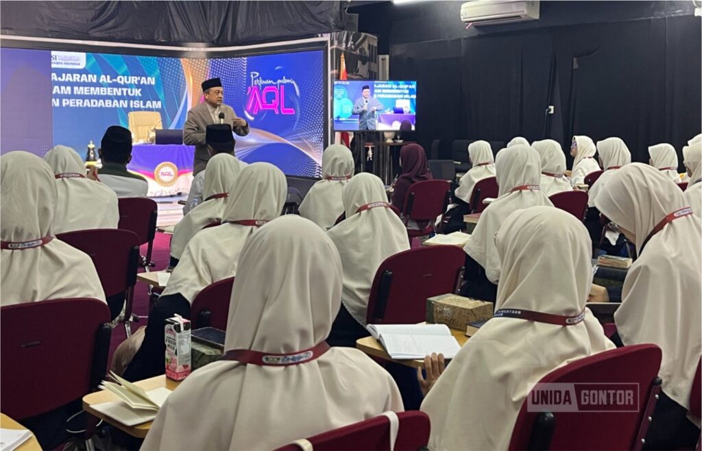 Mahasiswa Prodi IQT UNIDA Gontor mengikuti kunjungan akademik di AQL Islamic Center