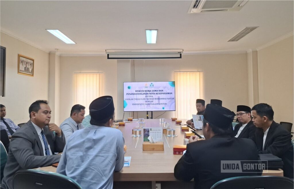Penandatanganan MoU UNIDA Gontor dan STID Mohammad Natsir