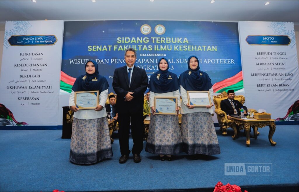 Sumpah Apoteker Angkatan 3 UNIDA Gontor