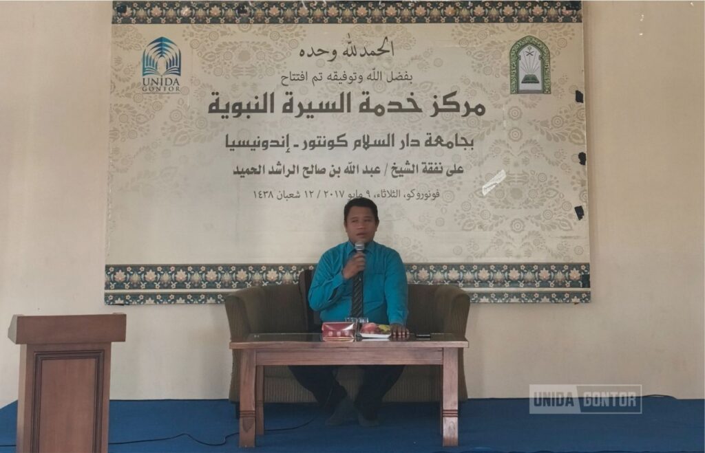 Ust. Saiful Anwar M.Pd. menyampaikan materi seni pendelegasian dalam Workshop Keorganisasian